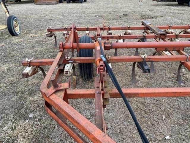 Image of International Harvester Vibra Shank equipment image 4