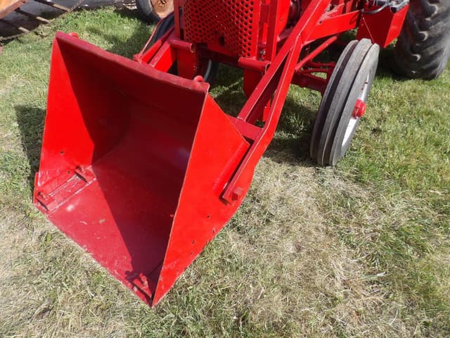 Image of McCormick-Deering W-4 equipment image 1