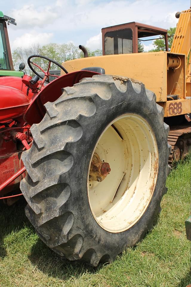 Image of McCormick-Deering W-9 equipment image 3
