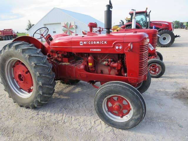 Image of Farmall W9 equipment image 2