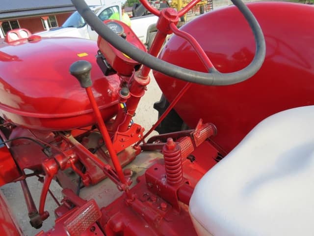 Image of Farmall W9 equipment image 4