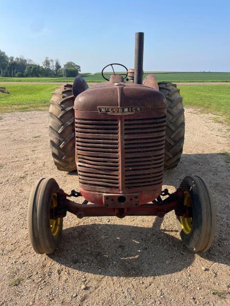 Image of McCormick-Deering W-9 equipment image 1