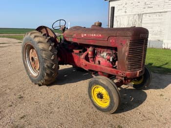 Farmall W9 Equipment Image0