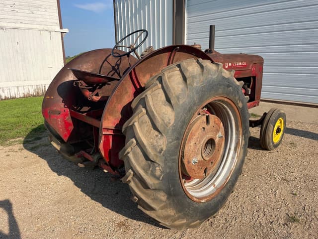 Image of Farmall W9 equipment image 3