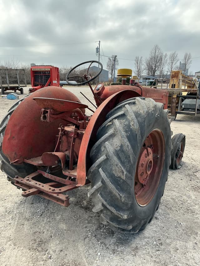 Image of McCormick-Deering WD-6 equipment image 2