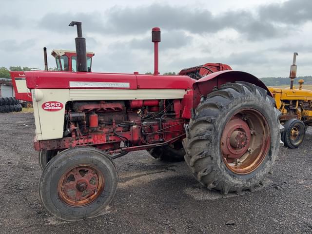 Image of International Harvester 660 equipment image 1