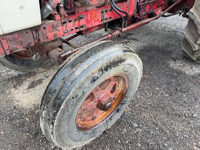 Image of International Harvester 660 equipment image 2