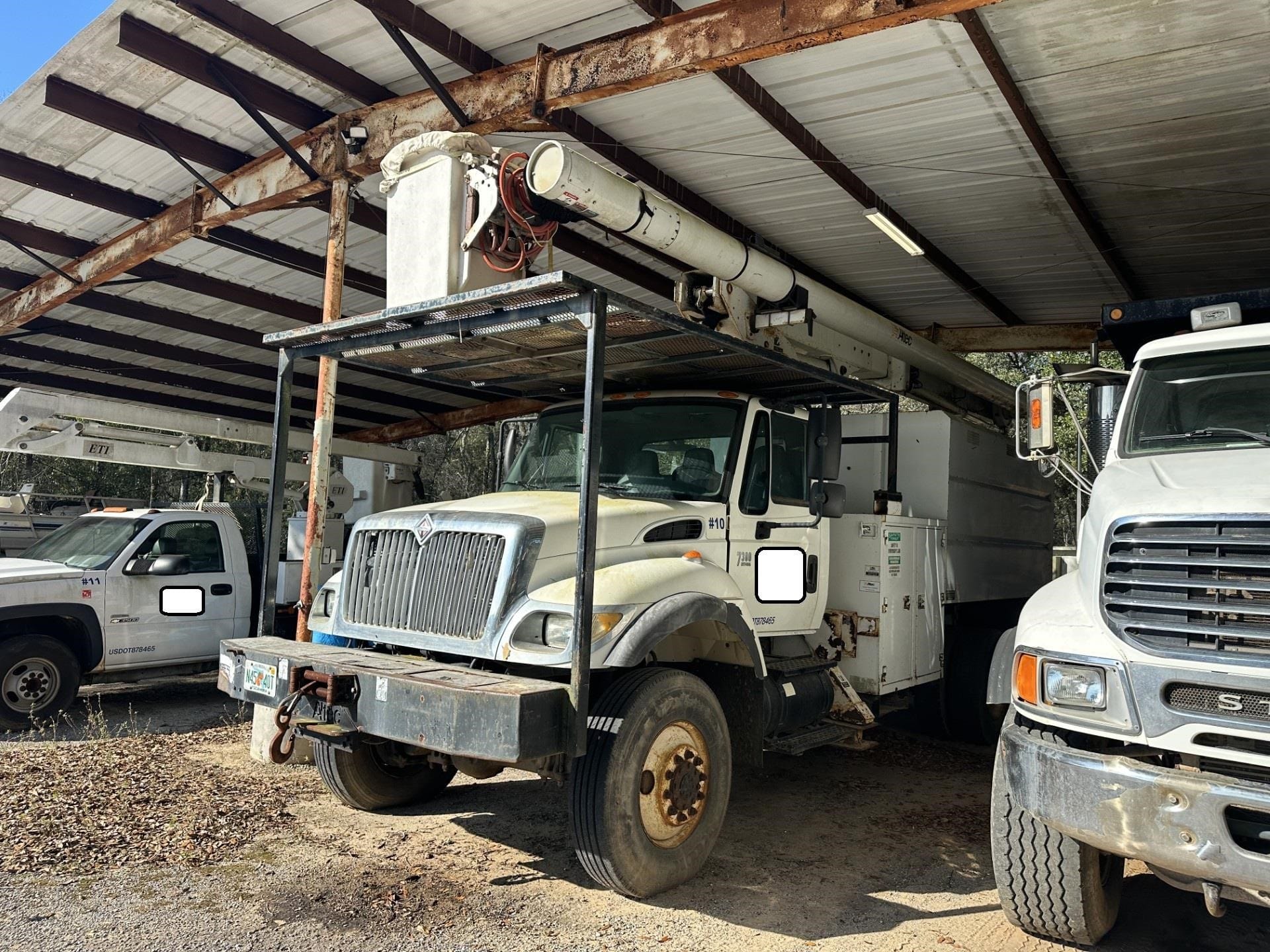 2004 International Workstar 7400 Equipment Image0