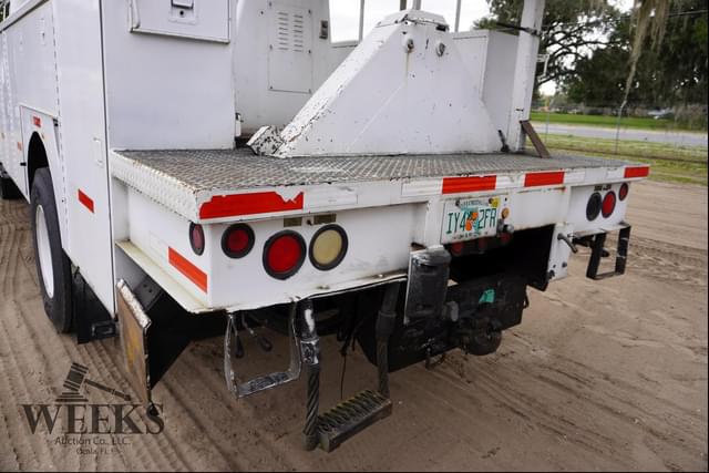 Image of International 4700 equipment image 4