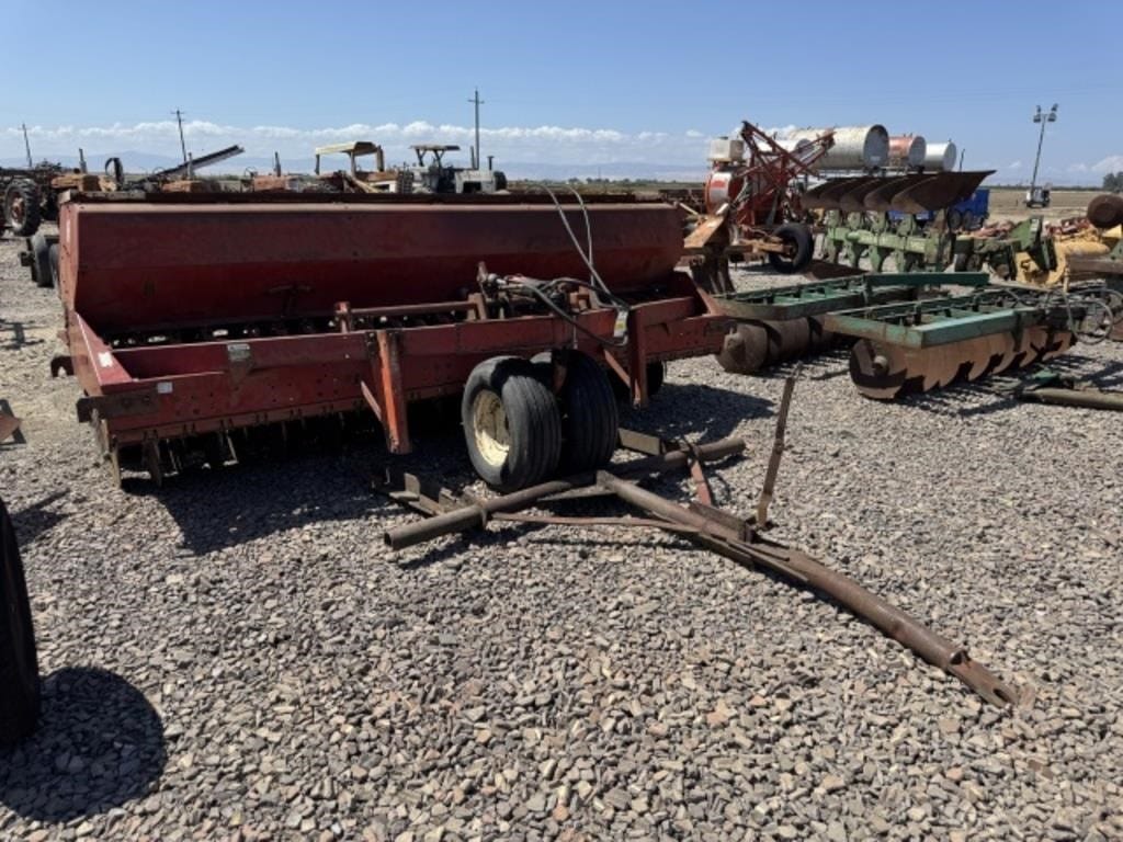International Harvester 620 Equipment Image0