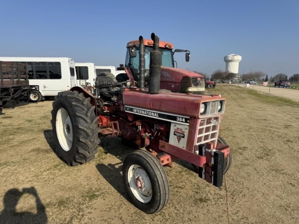 Image of International Harvester 384 Image 0