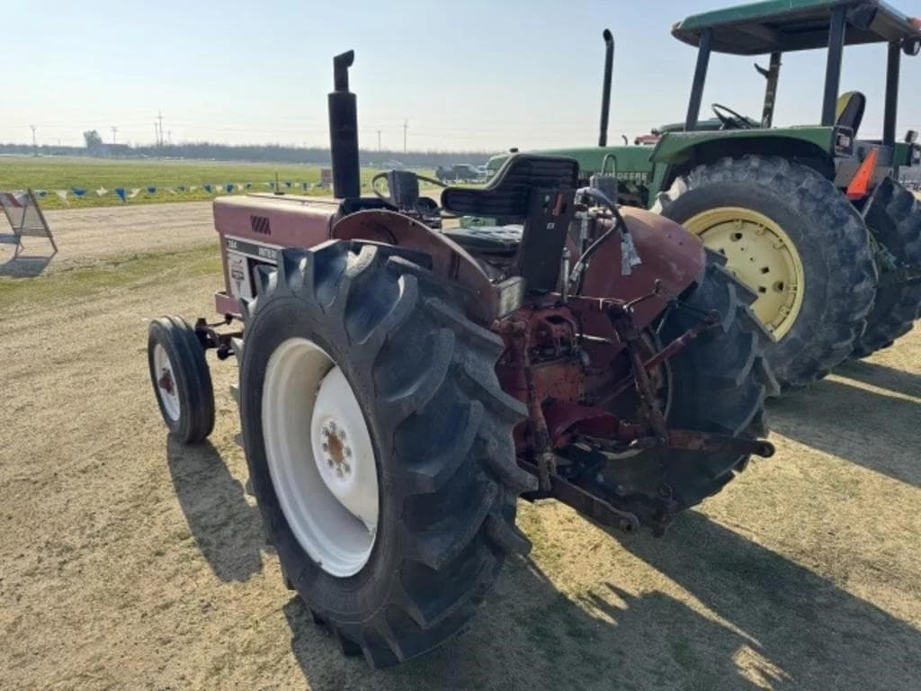 Image of International Harvester 384 Image 1