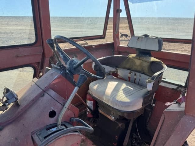 Image of International Harvester 826 equipment image 4