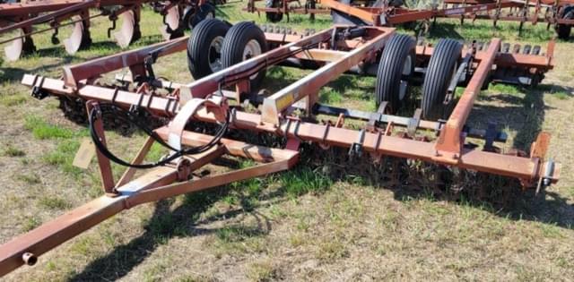 Image of International Harvester 415 equipment image 3
