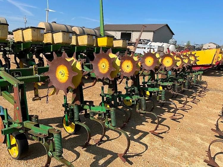 Main image John Deere 825 1