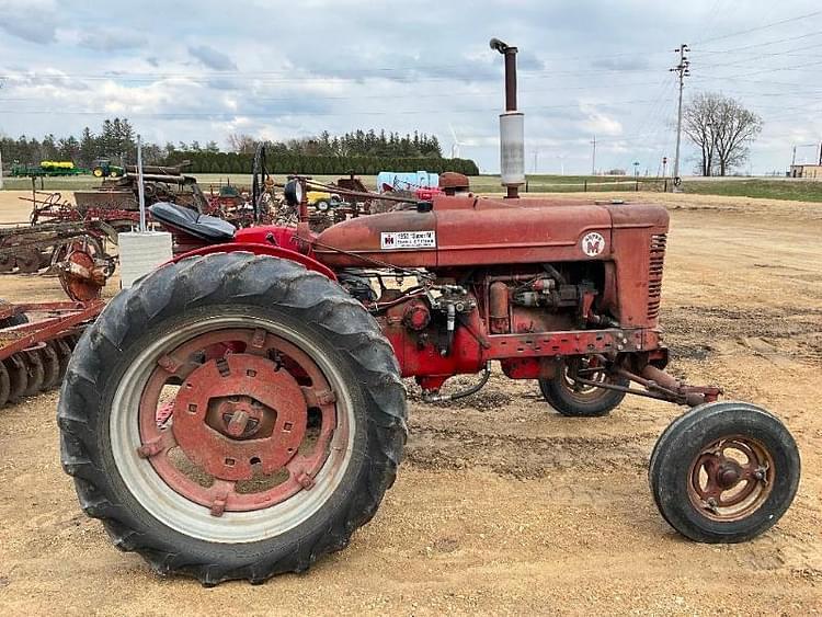 1953 Farmall Super M Equipment Image0