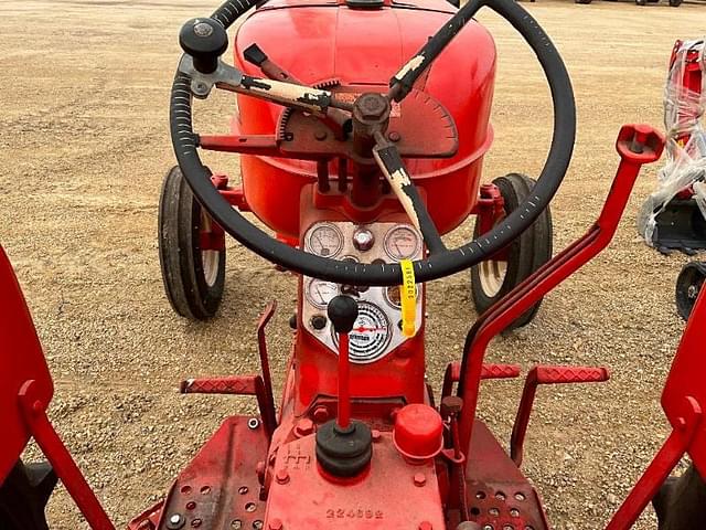 Thumbnail image Allis Chalmers D17 4