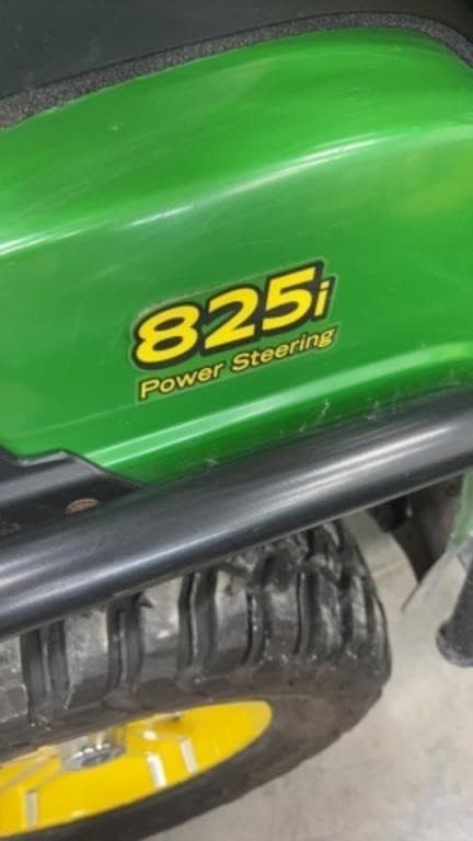 Image of John Deere Gator XUV 825i equipment image 1