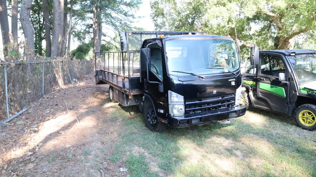 Image of Isuzu NPR Primary image