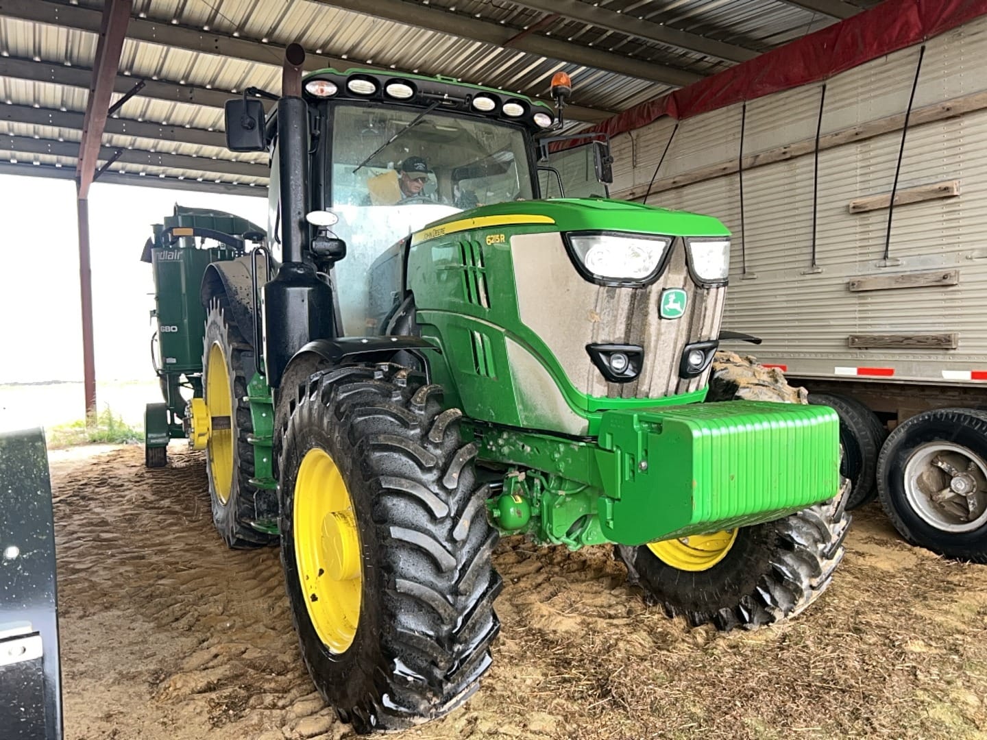 John Deere 6215R Equipment Image0