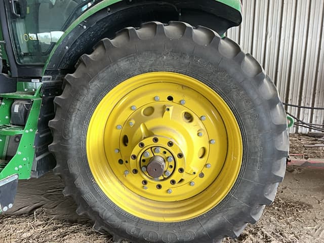 Image of John Deere 7210R equipment image 1