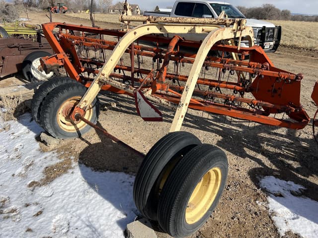 Image of J.I. Case 281 equipment image 3