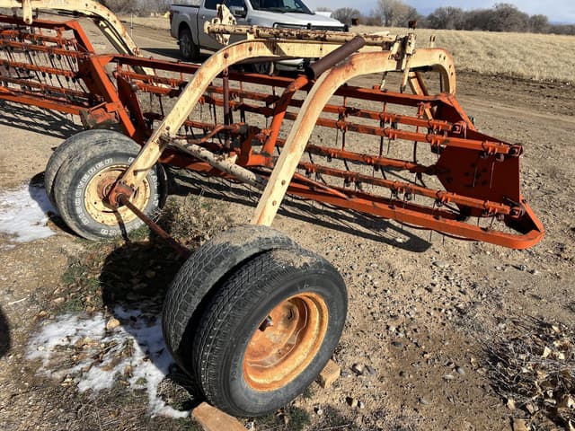 Image of J.I. Case 281 equipment image 4