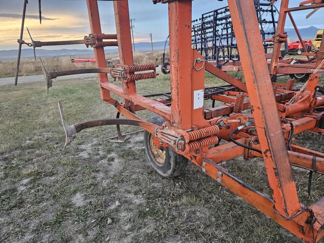 Image of J.I. Case 324 equipment image 2