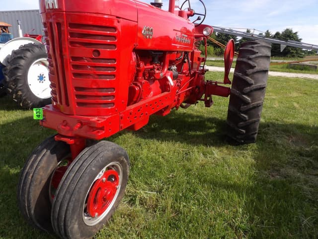 Image of Farmall 400 equipment image 1