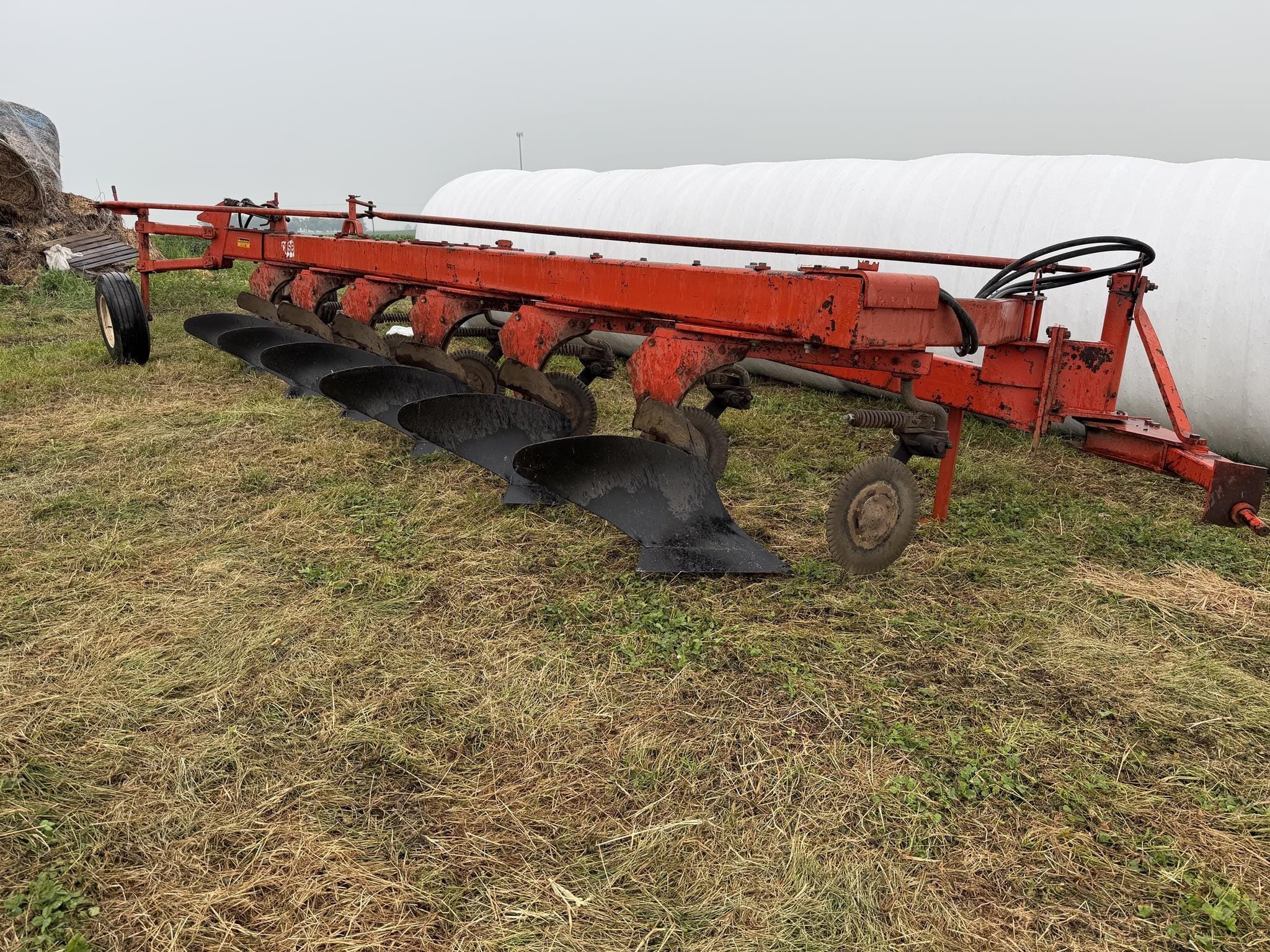 Case 600 Equipment Image0