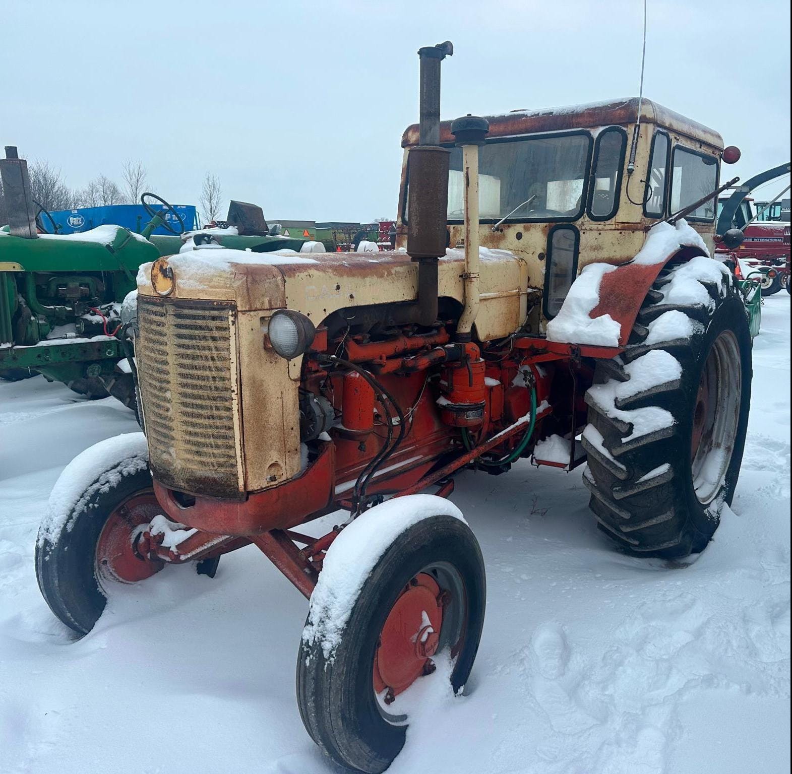 J.I. Case 600 Equipment Image0