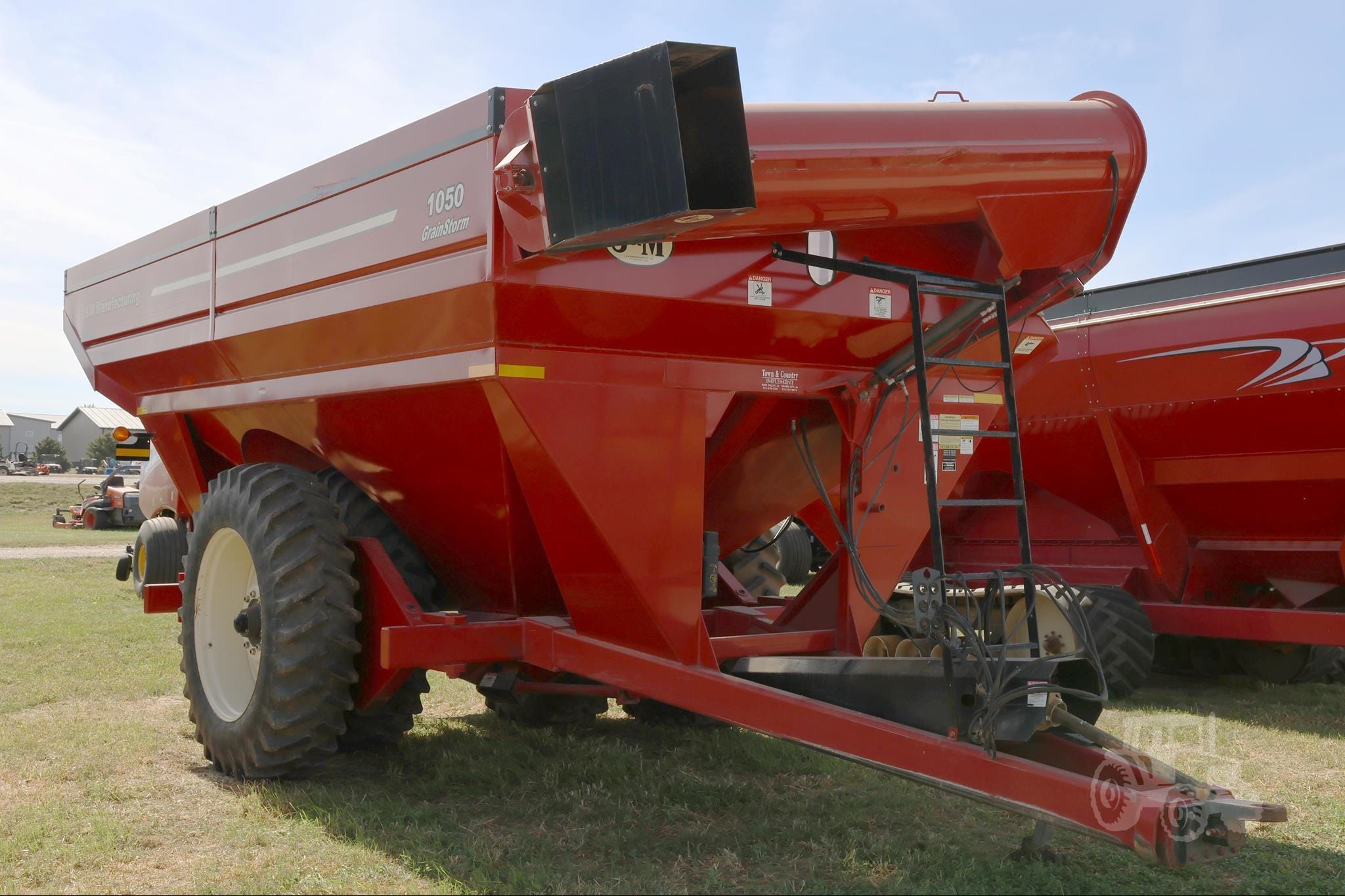 J&M 1050 Equipment Image0