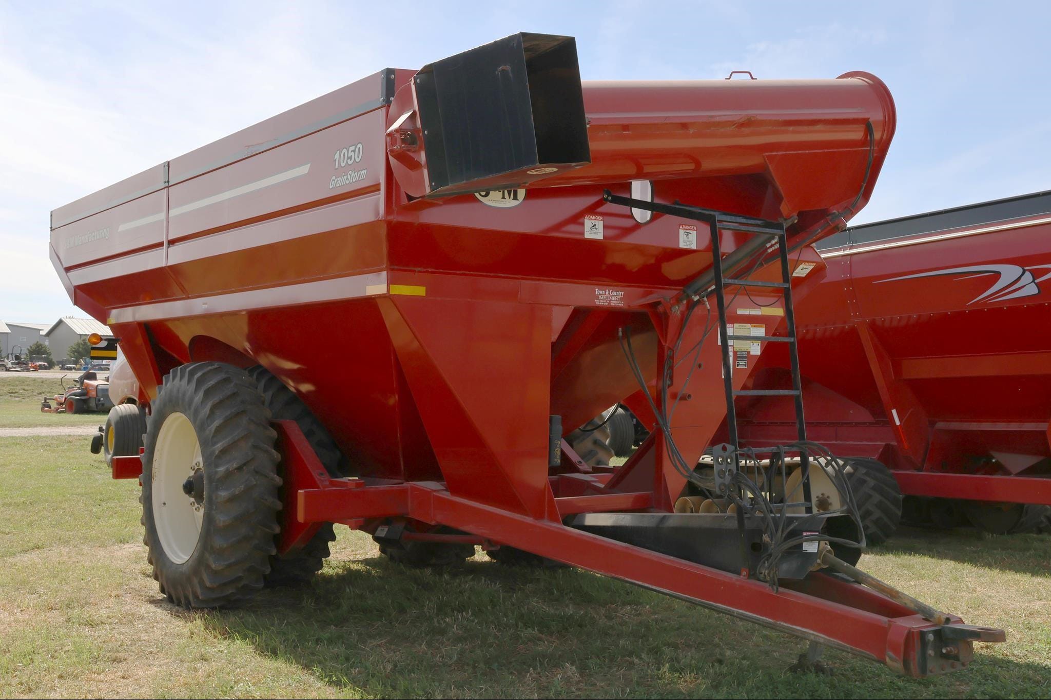 J&M 1050 Equipment Image0