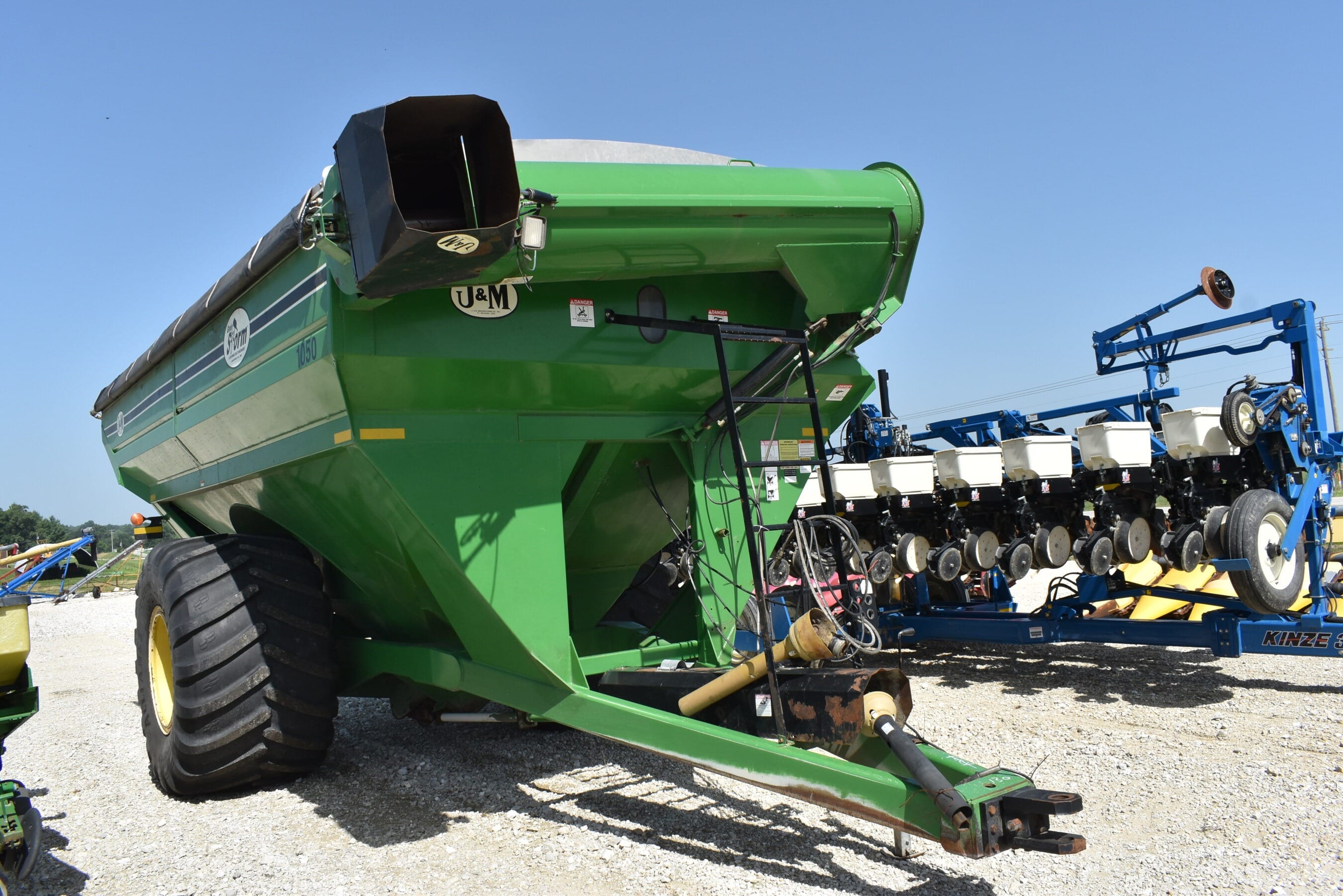 J&M 1050 Equipment Image0