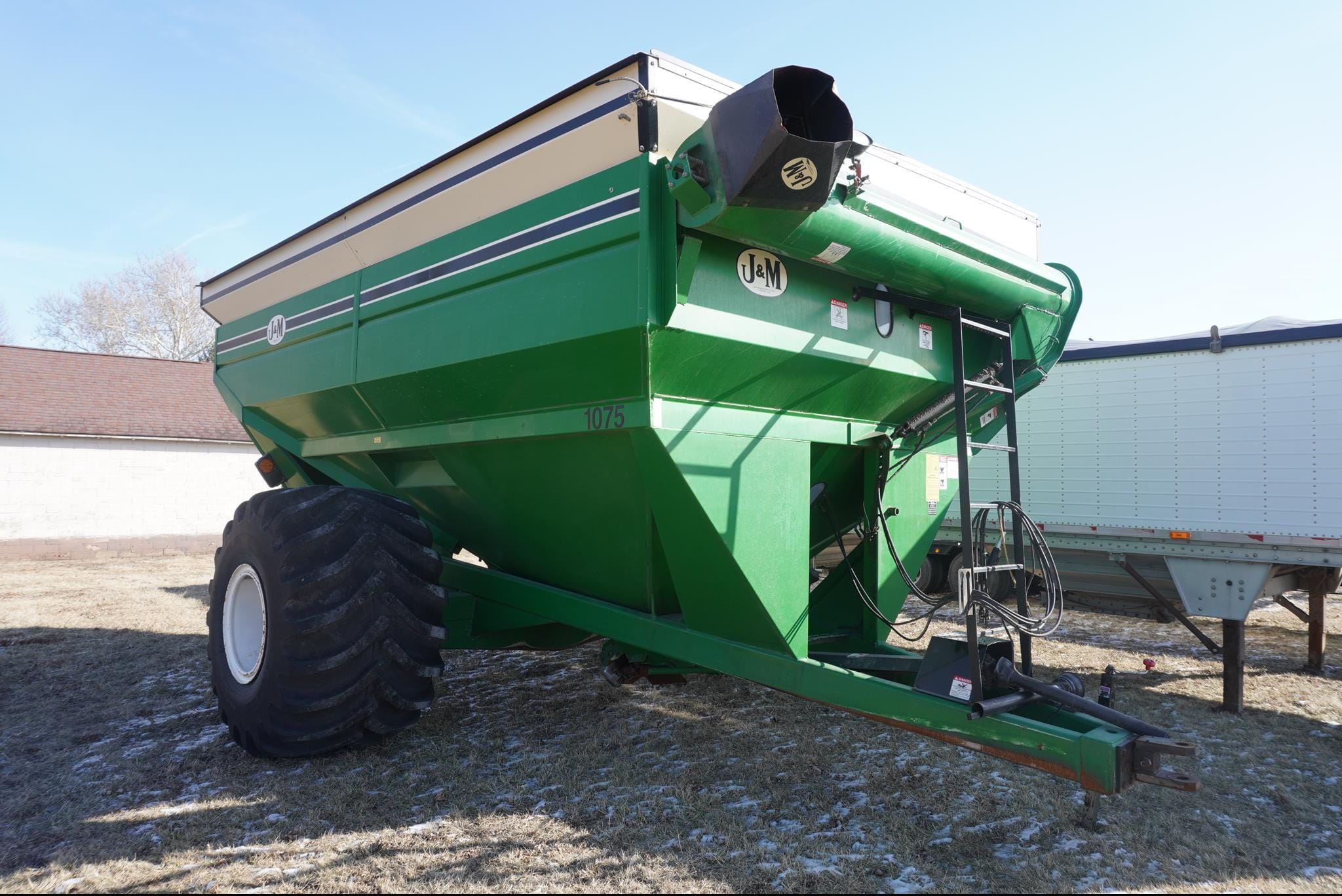 J&M 1075 Equipment Image0