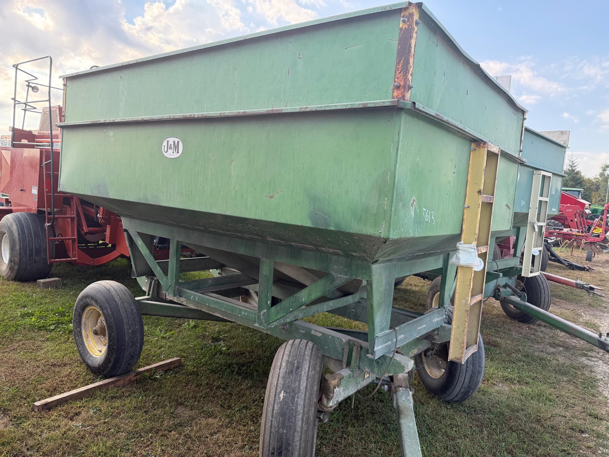 J&M 250-7 Equipment Image0