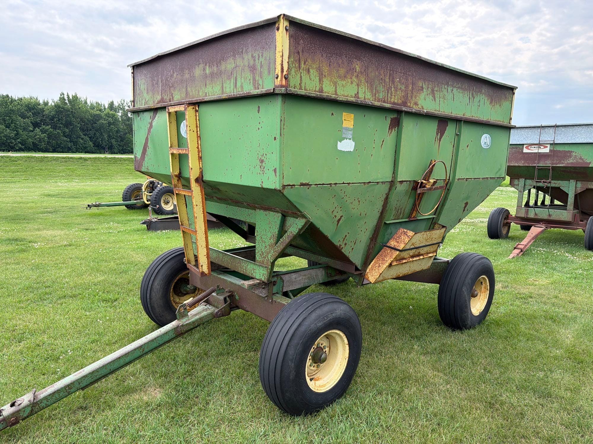 J&M 250 Equipment Image0