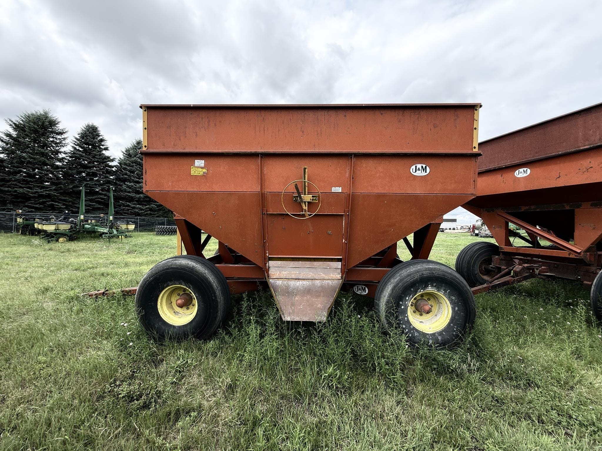 J&M 385 Equipment Image0