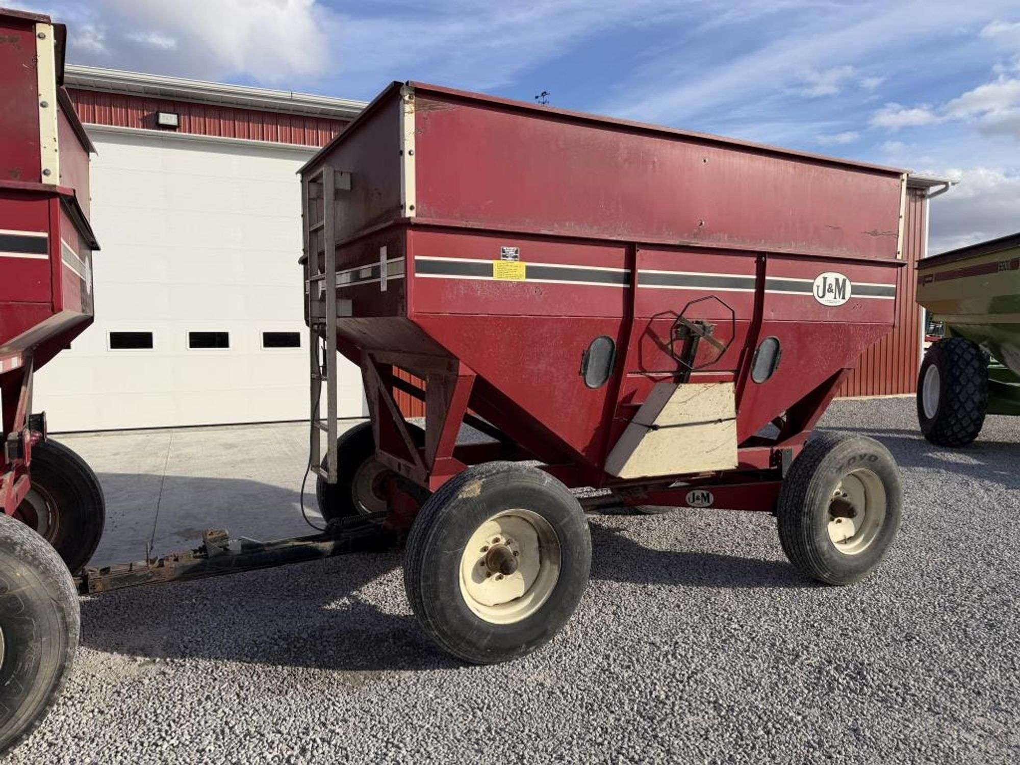 J&M 385 Equipment Image0