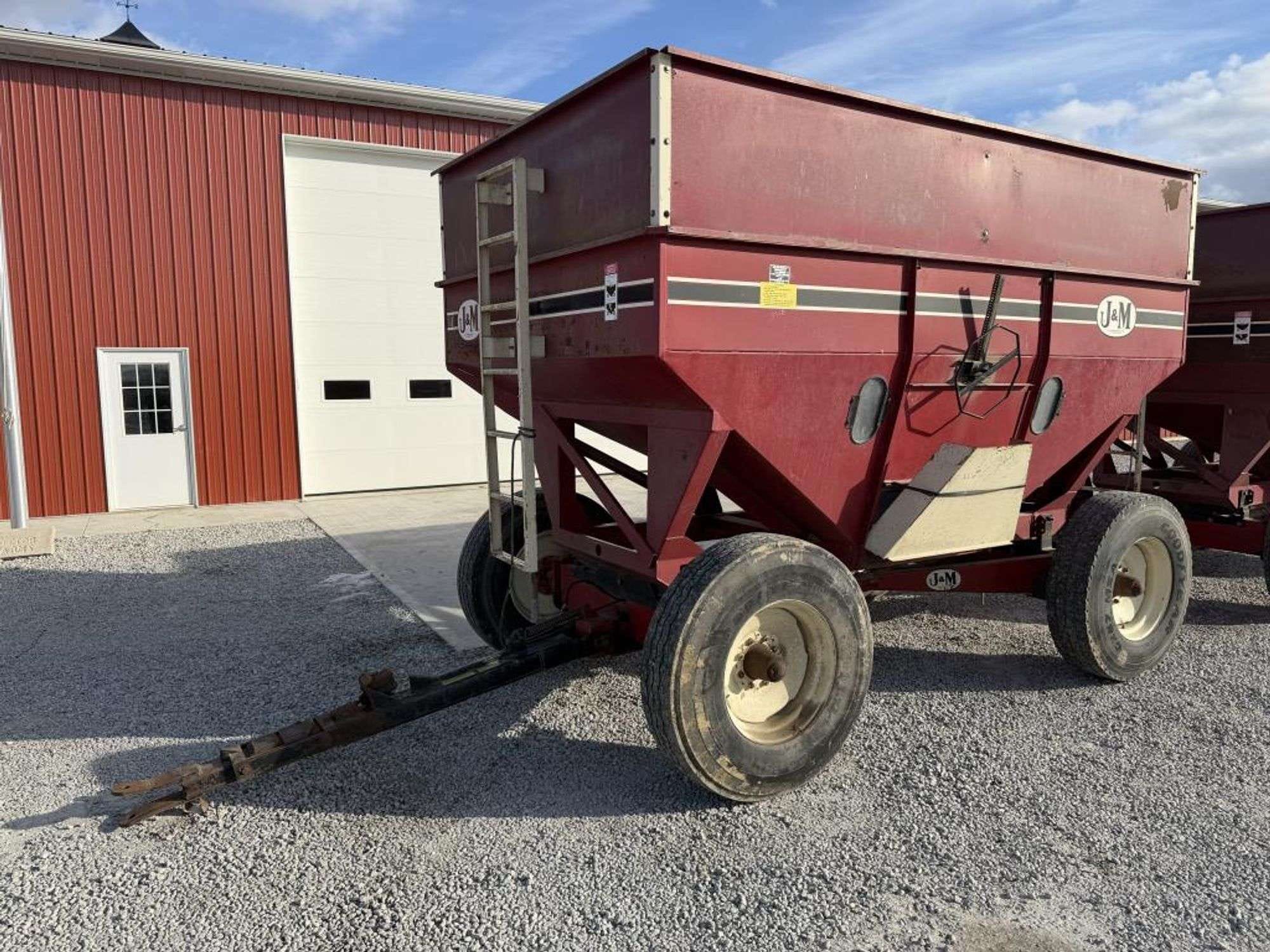 J&M 385 Equipment Image0