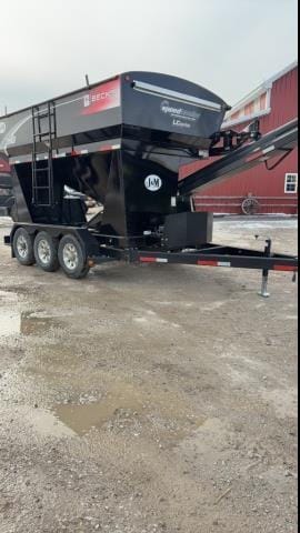 J&M 390ST Equipment Image0