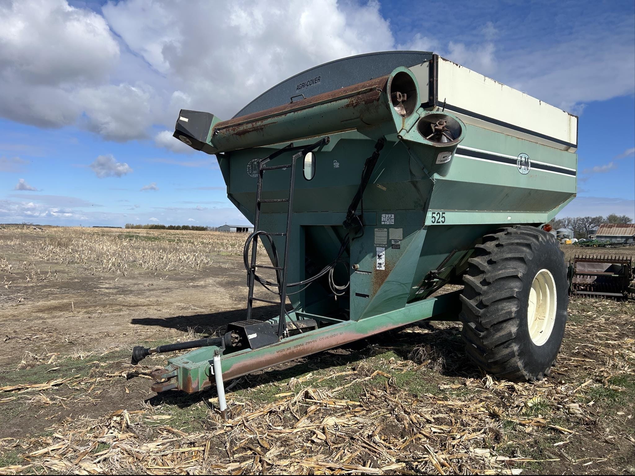 J&M 525 Equipment Image0