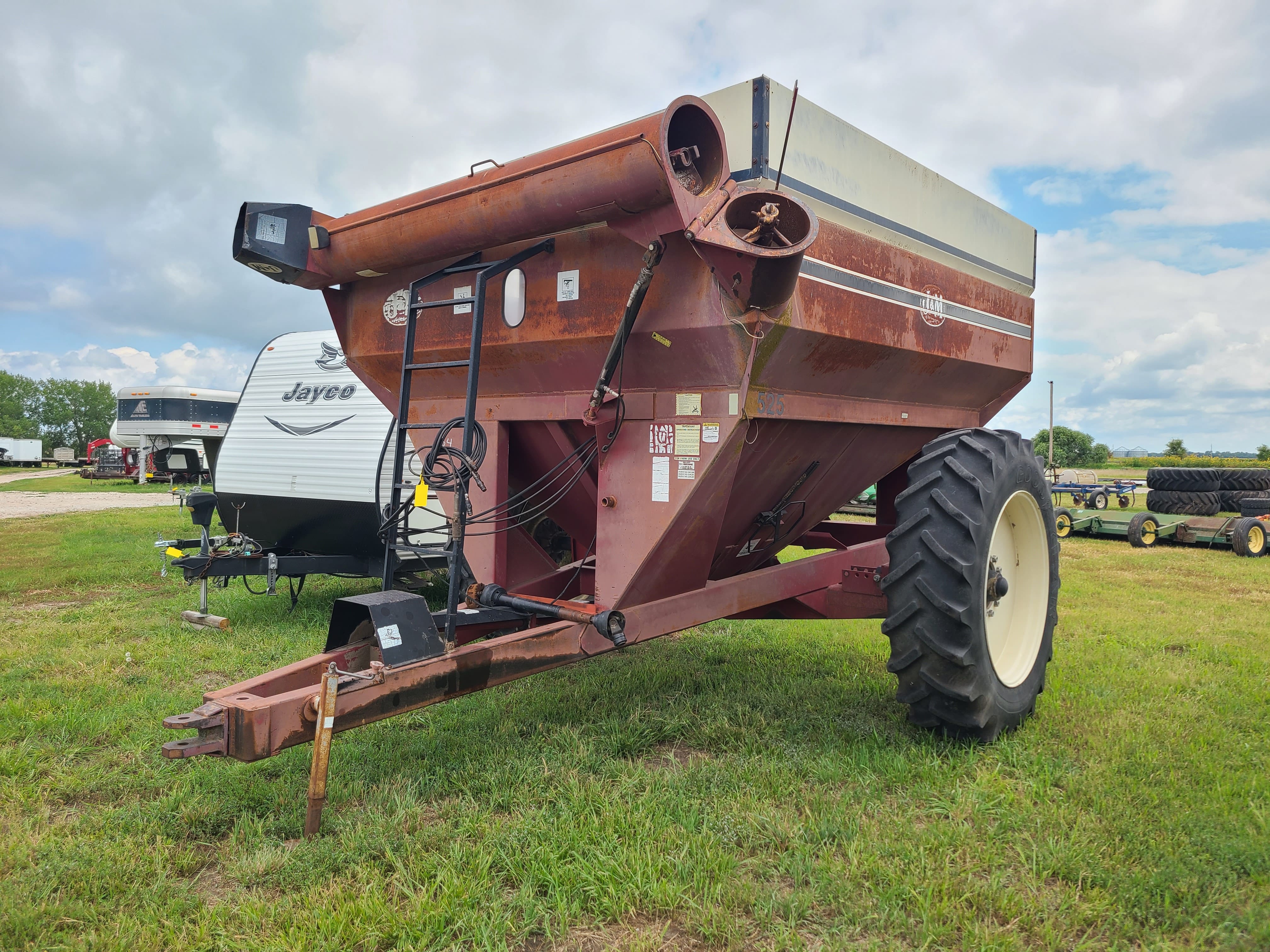 J&M 525 Equipment Image0