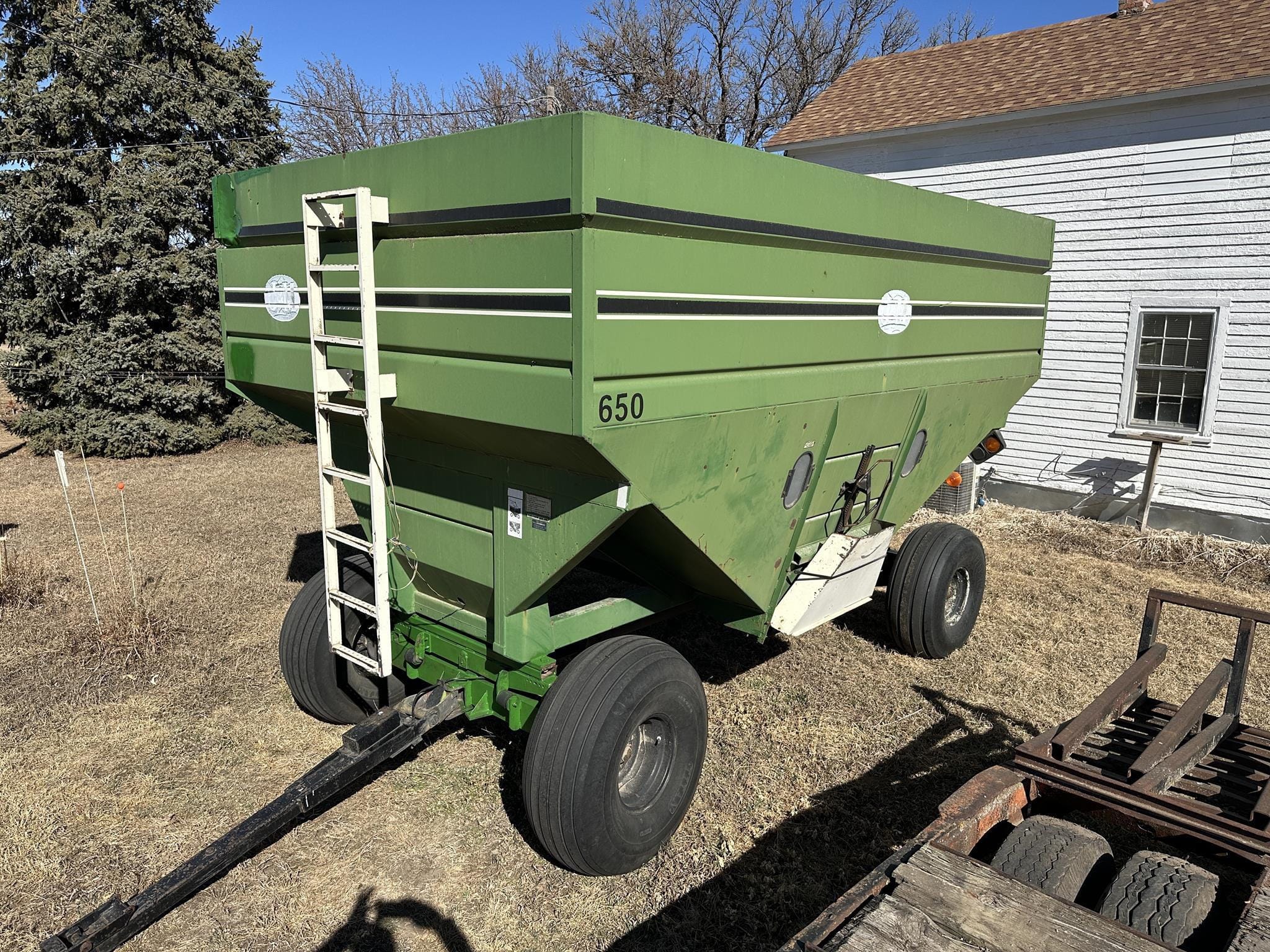 J&M 650 Equipment Image0