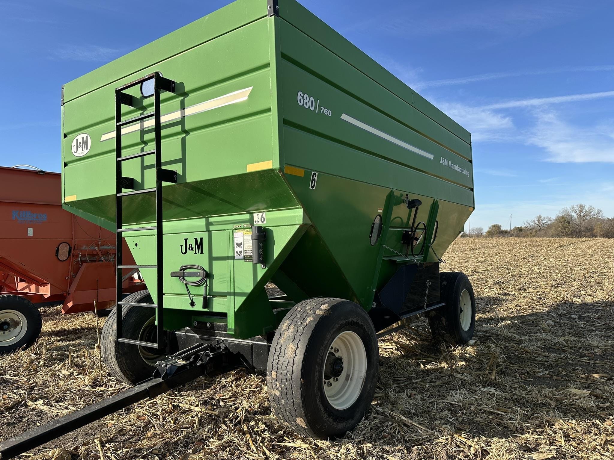 J&M 680/760 Equipment Image0