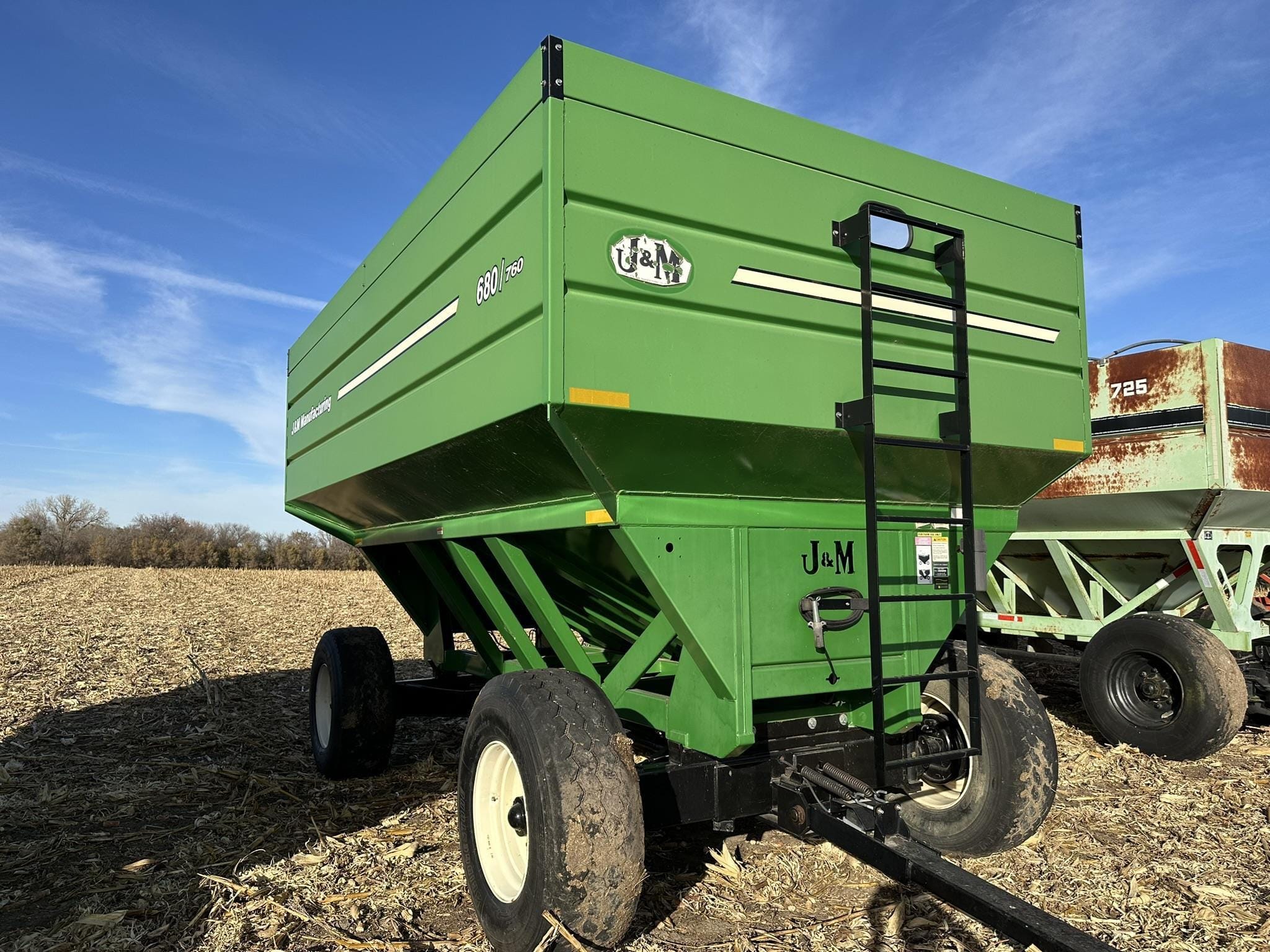 J&M 680/760 Equipment Image0