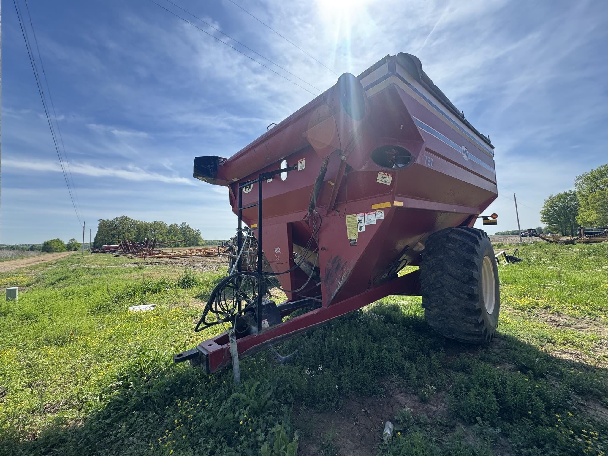 J&M 750 Equipment Image0