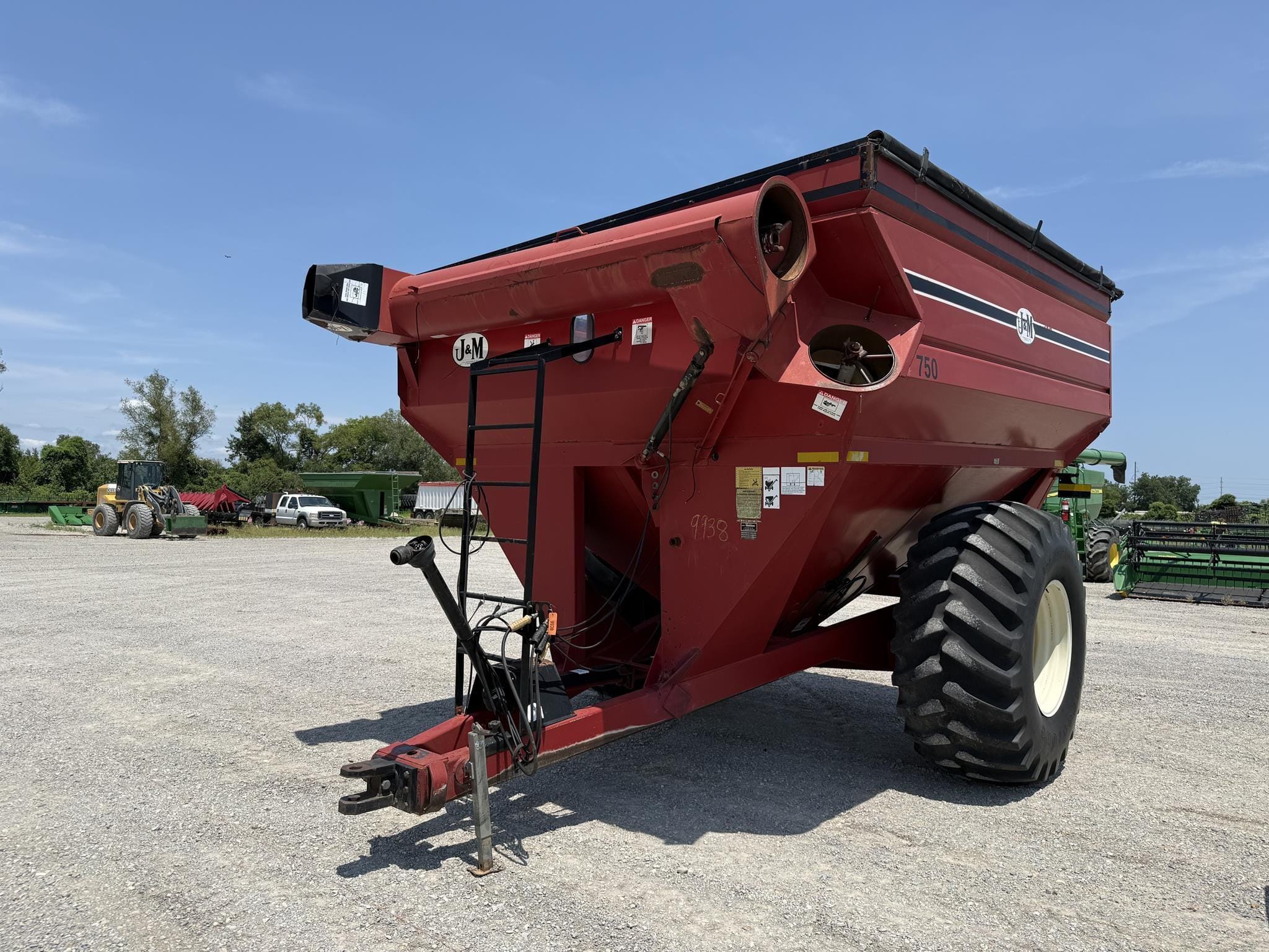 J&M 750 Equipment Image0
