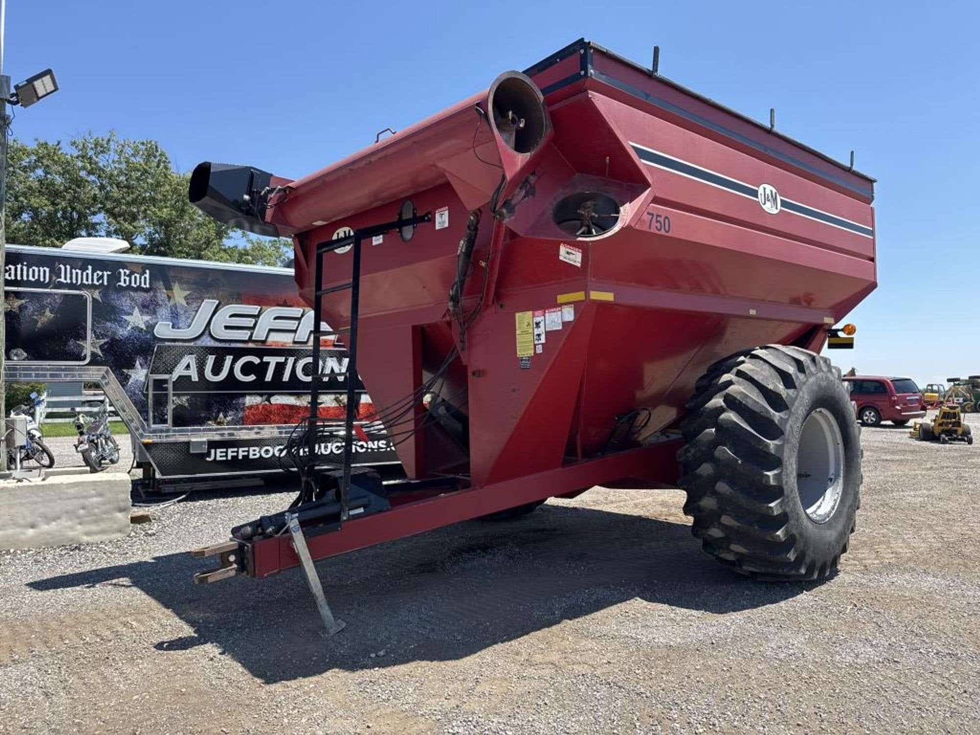J&M 750 Equipment Image0