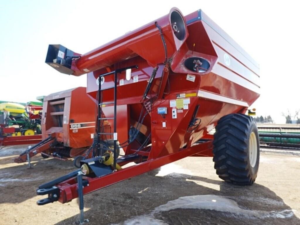 J&M 750 Equipment Image0